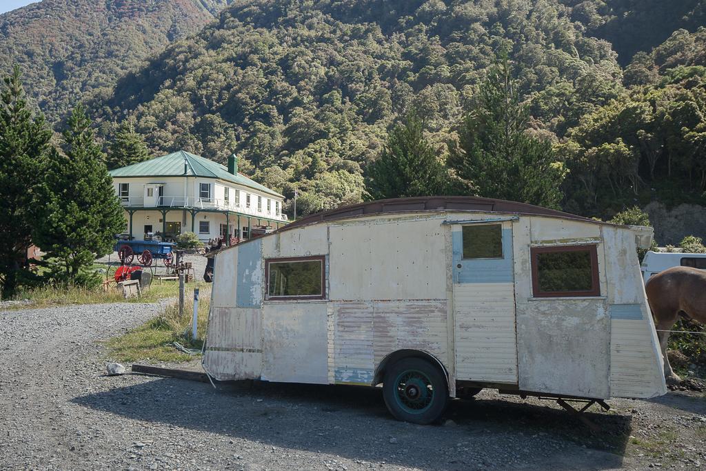 Otira Stagecoach Hotel Экстерьер фото